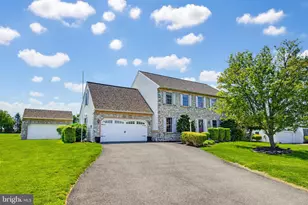 40 Jewel Dr, Mount Joy, PA 17552 - Photo 1