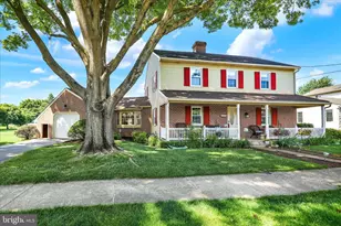 172 N Linden St, Manheim, PA 17545 - Photo 1