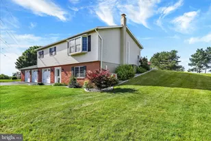 527 Ridgeview Rd S, Elizabethtown, PA 17022 - Photo 1