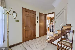2129 Kentwood Dr, Lancaster, PA 17601 - Photo 3