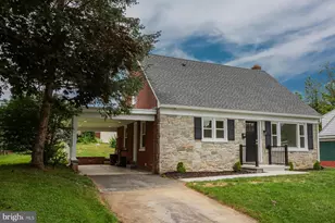 1307 Meadowcreek Ln, Lancaster, PA 17603 - Photo 1