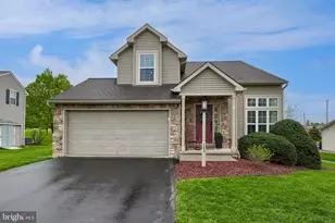 102 Bloomfield Dr, Ephrata, PA 17522 - Photo 1