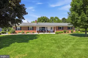 29 Meadow Ln, Smoketown, PA 17576 - Photo 3
