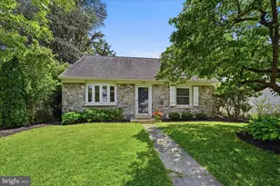 242 Elizabeth Dr, Lancaster, PA 17601 - Photo 1