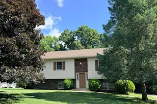 31 Dennis Dr, New Providence, PA 17560 - Photo 1