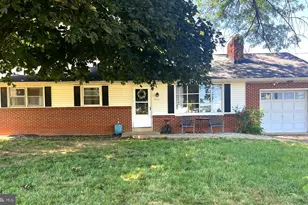 953 Ivy Dr, Lancaster, PA 17601 - Photo 1