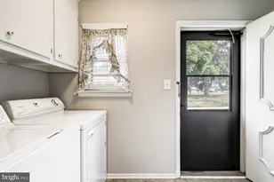 425 Valleybrook Dr, Lancaster, PA 17601 - Photo 5