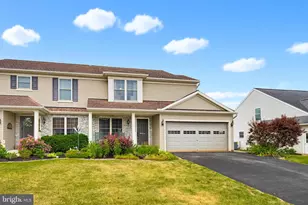 5105 Oak Leaf Dr, Mount Joy, PA 17552 - Photo 3