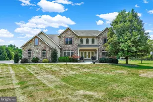104 Monument Dr, Elizabethtown, PA 17022 - Photo 1