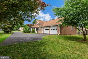 743 Barrholly Dr, Lancaster, PA 17603 - Photo 3