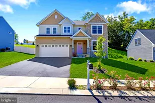 645 N Pier Dr, Lancaster, PA 17603 - Photo 1