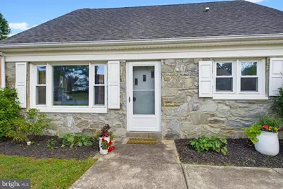 1316 Meadowcreek Lane, Lancaster, PA 17603 - Photo 3