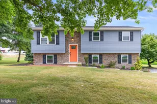 915 N Colebrook Rd, Manheim, PA 17545 - Photo 1