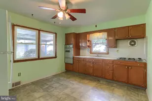 6370 Sundra Dr, East Petersburg, PA 17520 - Photo 9