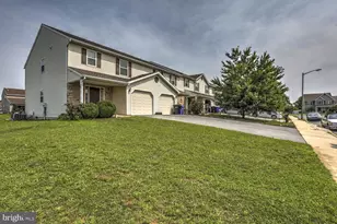 631 Sunflower St, New Holland, PA 17557 - Photo 3