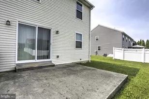 631 Sunflower St, New Holland, PA 17557 - Photo 7