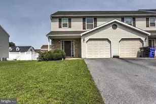 631 Sunflower St, New Holland, PA 17557 - Photo 1