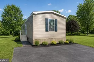 77 Circle Dr, Columbia, PA 17512 - Photo 1