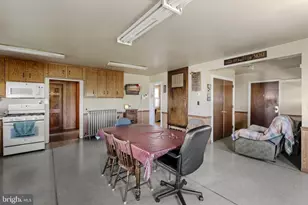 680 N Railroad Ave, New Holland, PA 17557 - Photo 39