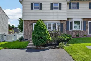 272 Riverview Dr, Ephrata, PA 17522 - Photo 1