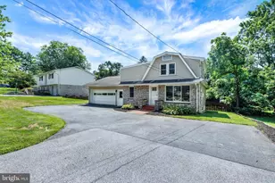 2050 Stonecrest Dr, Lancaster, PA 17601 - Photo 3