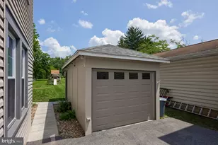 137 N Charlotte St, Manheim, PA 17545 - Photo 3