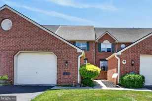 207 Pine Bridge Ln, Lancaster, PA 17603 - Photo 1
