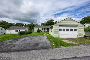 229 N Maple St, Elizabethtown, PA 17022 - Photo 3