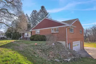 2460 Honeysuckle Ln, Lancaster, PA 17603 - Photo 1