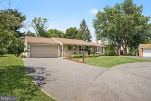 809 Sentz Dr, Mount Joy, PA 17552 - Photo 3