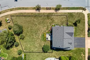 203 Deerfield Ln, Lititz, PA 17543 - Photo 3