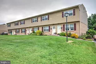 210 Meadow View Dr, Leola, PA 17540 - Photo 1