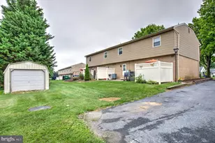 210 Meadow View Dr, Leola, PA 17540 - Photo 13