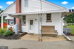 24 W Denlinger Ave, Strasburg, PA 17579 - Photo 17