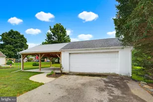 24 W Denlinger Ave, Strasburg, PA 17579 - Photo 19