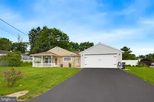 6290 Hollow Dr, East Petersburg, PA 17520 - Photo 1