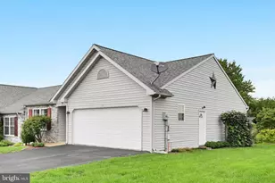 2041 Weeping Willow Ln, Mount Joy, PA 17552 - Photo 5