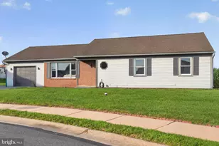 209 Birch Cir, New Holland, PA 17557 - Photo 3