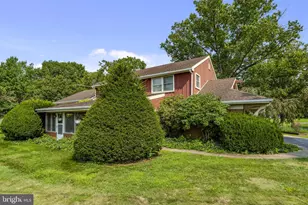 1230 Country Club Dr, Lancaster, PA 17601 - Photo 9