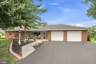 215 Wynwood Dr, Willow Street, PA 17584 - Photo 1