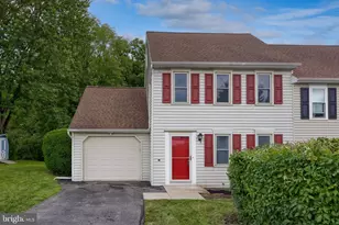208 Fairfax Dr, Lancaster, PA 17603 - Photo 1