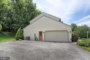 247 Hillcrest Ln, Elizabethtown, PA 17022 - Photo 5