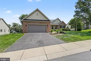 104 Kilgannon Ln, Lancaster, PA 17603 - Photo 3