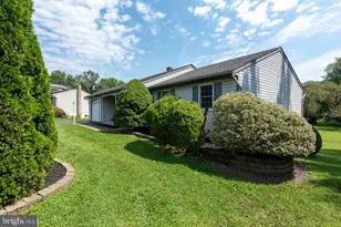 316 Hilltop Dr, Leola, PA 17540 - Photo 3