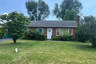 422 Redwood Dr, Lancaster, PA 17603 - Photo 1