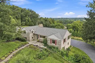 260 Blossom Hill Dr, Lancaster, PA 17601 - Photo 3
