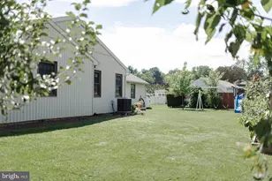 6350 Hollow Dr, East Petersburg, PA 17520 - Photo 11