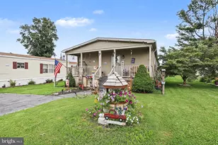 132 Amber Cir, New Holland, PA 17557 - Photo 5