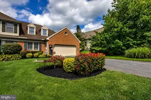 909 Walnut St, New Holland, PA 17557 - Photo 1