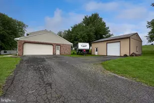 1920 Rockvale Rd, Lancaster, PA 17602 - Photo 3